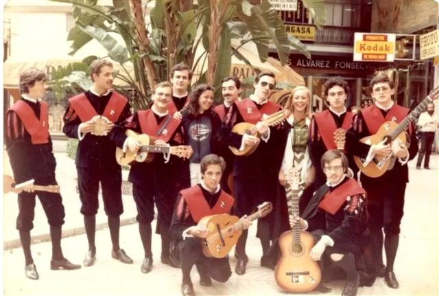 Primera salida de la Tuna de Derecho de Málaga en mayo de 1981 estrenando sus trajes